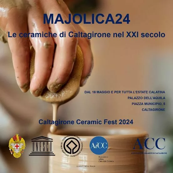 La città di Caltagirone, nota per la sua tradizione ceramica, ospita una mostra straordinaria dedicata alle ceramiche del XXI secolo.